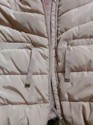 Abrigo rosa con capucha y pelo