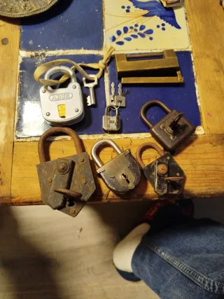 7candados antiguos uno no tiene llave