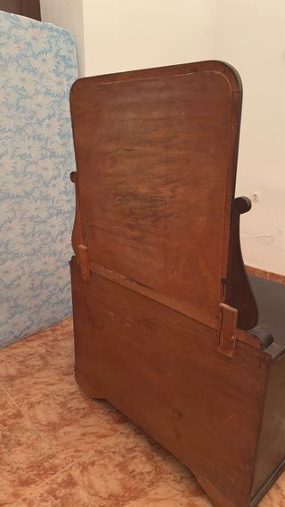 Tocador antiguo madera con espejo para restaurar.