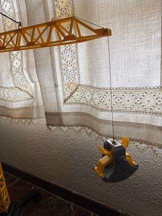 Grúa teledirigida 360º altura 120cm