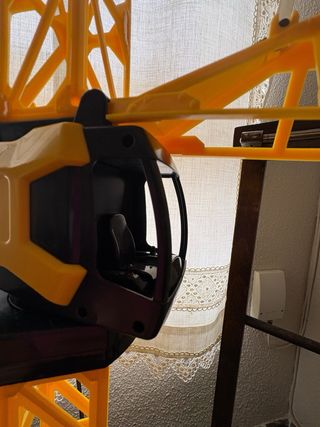 Grúa teledirigida 360º altura 120cm