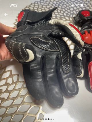 Guantes de Moto Negros y Rojos
