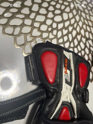 Guantes de Moto Negros y Rojos