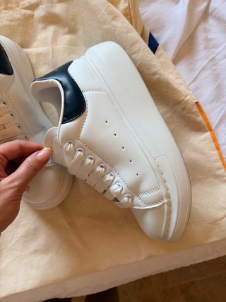 Zapatillas como Alexander McQueen Blancas y Negras