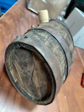 Bottiglia per liquori in legno antico