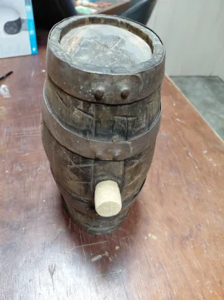 Bottiglia per liquori in legno antico