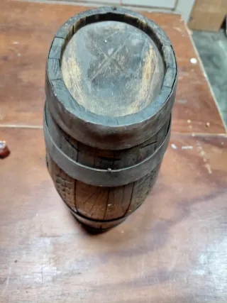 Bottiglia per liquori in legno antico