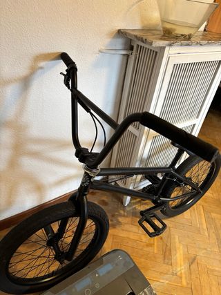 Bicicleta BMX negra
