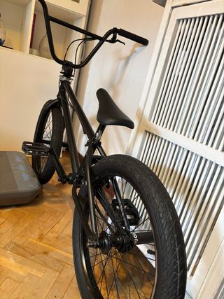 Bicicleta BMX negra