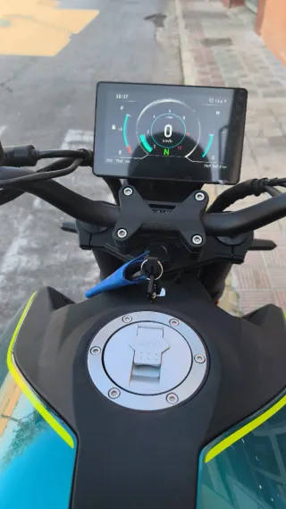 Moto MITT 125cc Naked Negra y Amarilla