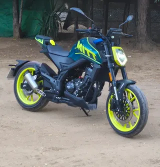 Moto MITT 125cc Naked Negra y Amarilla