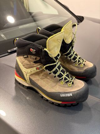 Botas de montaña Salewa semirrígidas