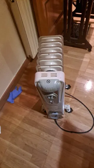 Radiador eléctrico beige y gris