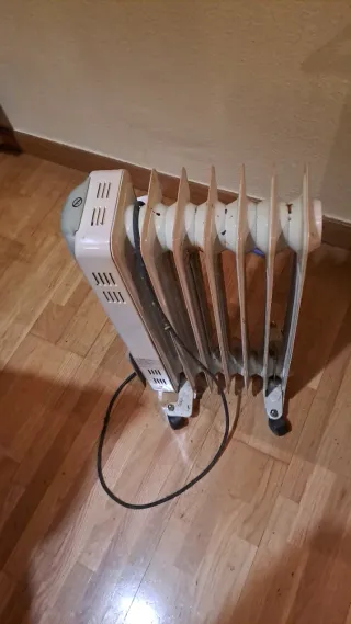 Radiador eléctrico beige y gris