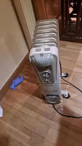 Radiador eléctrico beige y gris