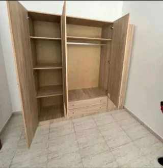 Armario blanco de madera