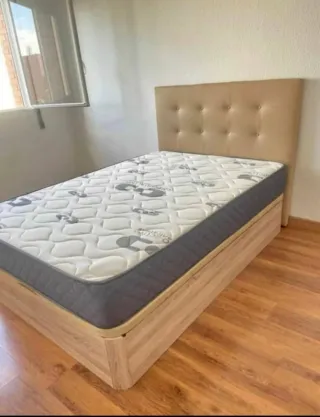 Armario blanco de madera