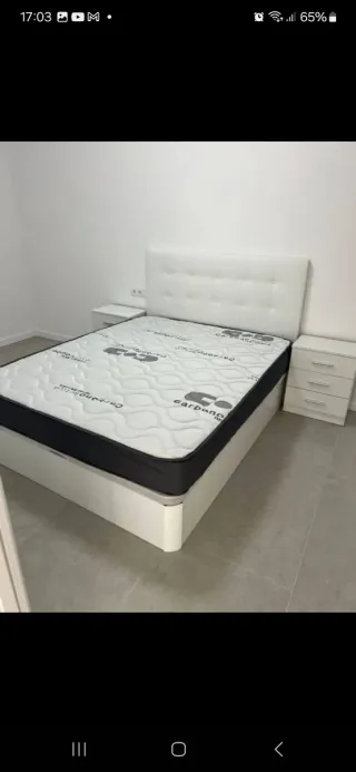 Armario blanco de madera