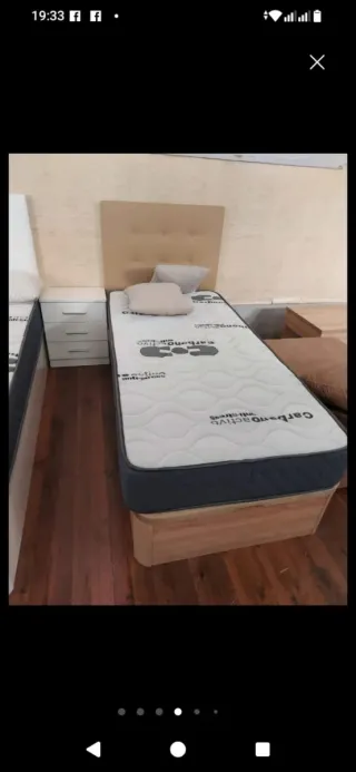 Armario blanco de madera