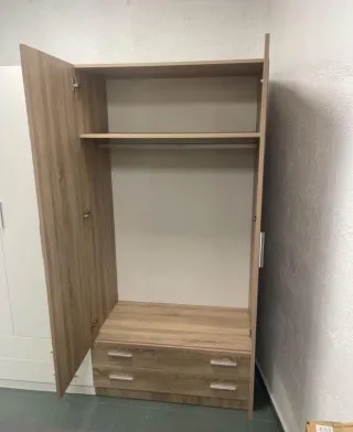 Armario blanco de madera