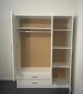 Armario blanco de madera