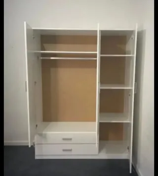 Armario blanco de madera