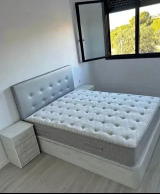 Armario blanco de madera