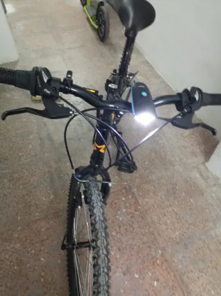 Bicicleta de montaña negra