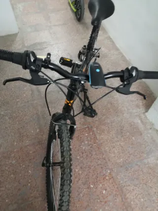 Bicicleta de montaña negra