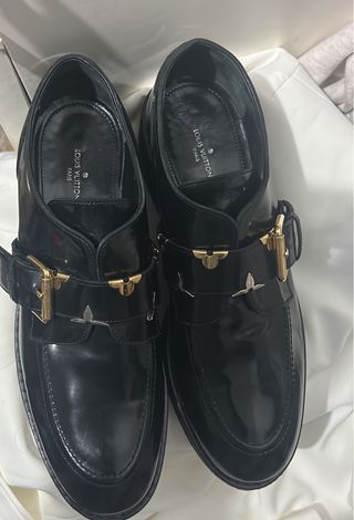 Zapatos Louis Vuitton Negros con Hebilla Dorada