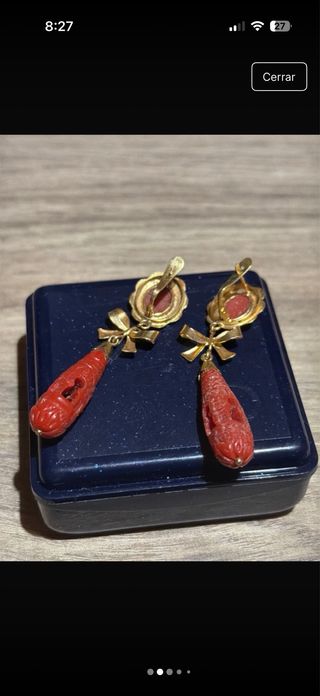 Pendientes Oro con Coral Tallado
