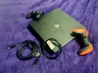 PS4 Pro 1TB + 2 mandos
