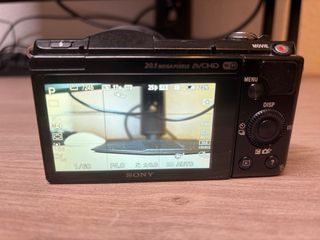 Sony a5000 + Sigma 16mm 1.4 + Batería Dummy