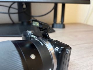 Sony a5000 + Sigma 16mm 1.4 + Batería Dummy