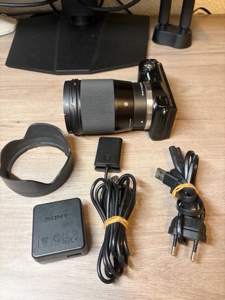 Sony a5000 + Sigma 16mm 1.4 + Batería Dummy