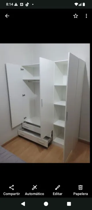 Armario de madera marrón