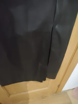Vestido midi negro efecto piel con encaje