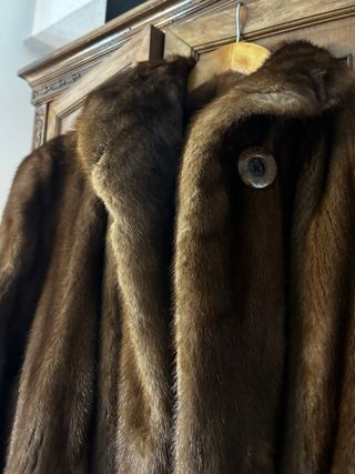 Abrigo de piel marrón