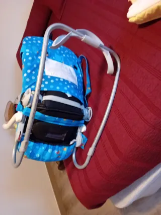 Balancín para bebé con juguetes