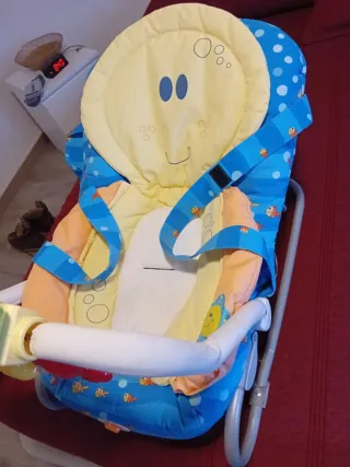 Balancín para bebé con juguetes