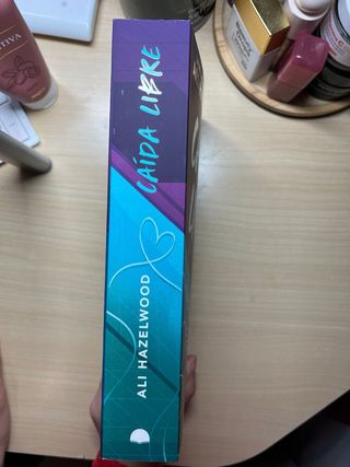 Libro caída libre- Ali Hazelwood