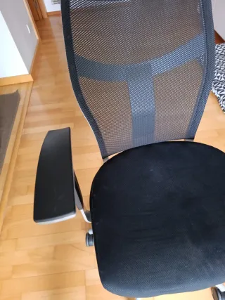 Silla de oficina ergonómica negra