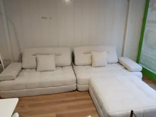 Sofá modular beige y blanco