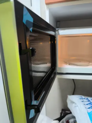 Microondas Whirlpool Negro 20 litros y grill.