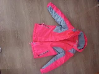 Chaqueta de nieve rosa y gris