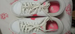 Deportivas Nike Blancas y Rosas