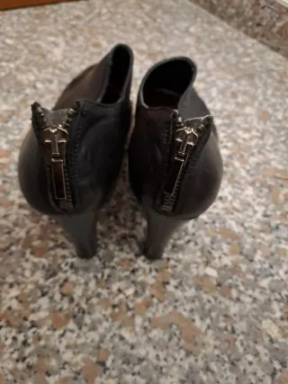 Botines de piel negros con cremallera