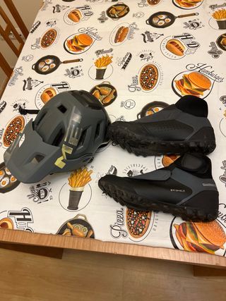 Casco MET y Botas Ciclismo bota talla 44