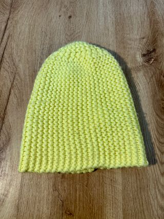 Gorro de punto amarillo Zara