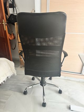 Silla de oficina ergonómica negra